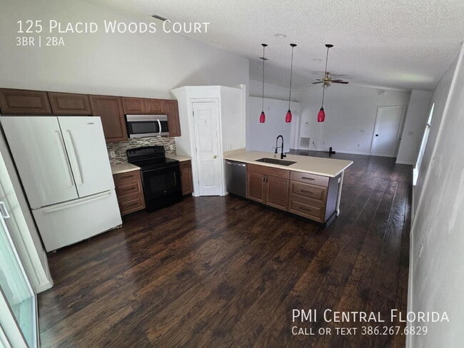Foto del edificio - 125 Placid Woods Ct