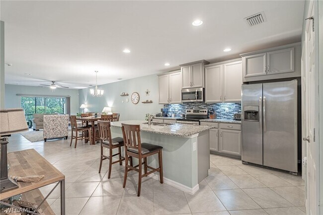 Foto del edificio - 4334 Dutchess Park Rd