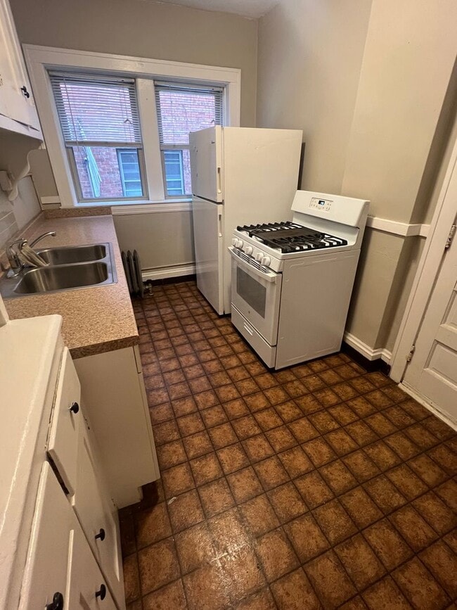 Building Photo - 12491 Cedar Rd