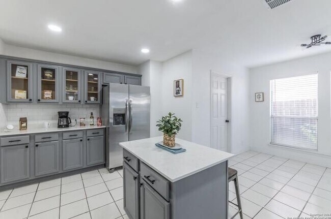 Building Photo - 4823 Aspen View