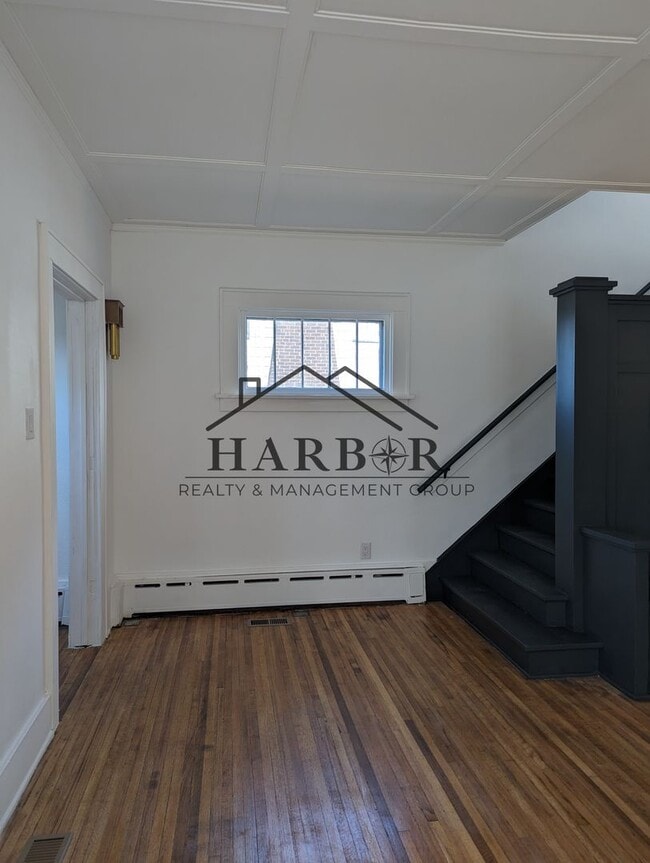 Building Photo - Renovated 3 Bedroom Single Family Home!