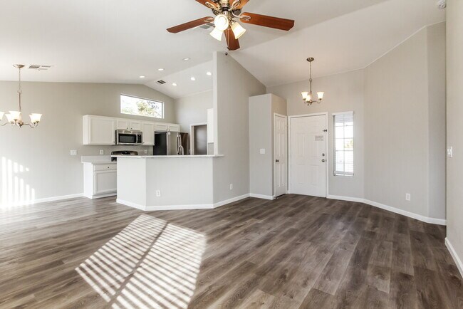 Foto del edificio - 615 King Revere Ct