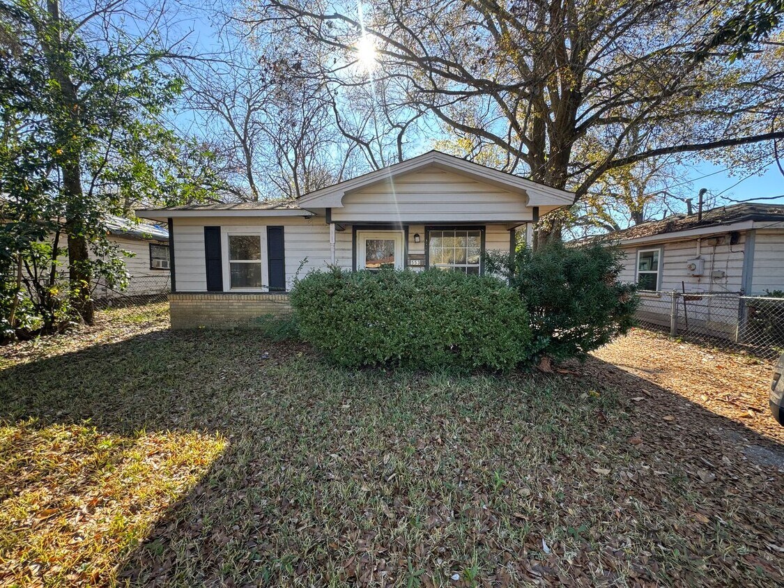 Primary Photo - Cute 3 Bedroom Home
