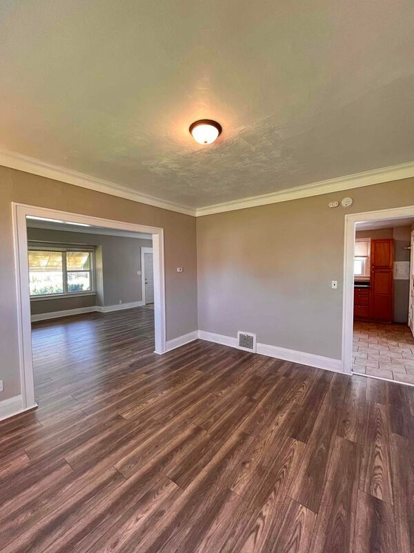 Building Photo - 2141 Joffre Ave