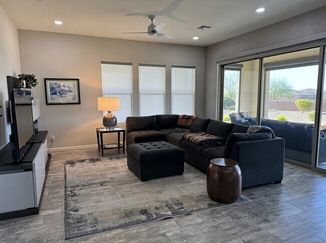 Foto del edificio - 4590 Fletcher Ct