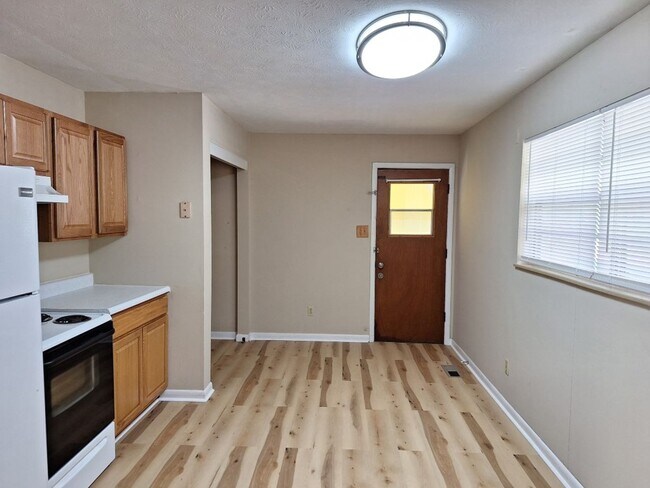 Building Photo - Ranch Style Rental in Oak Ridge 3bedroom/ ...