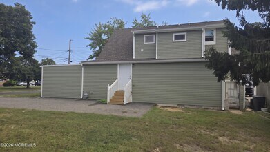 Building Photo - 601 River Ave