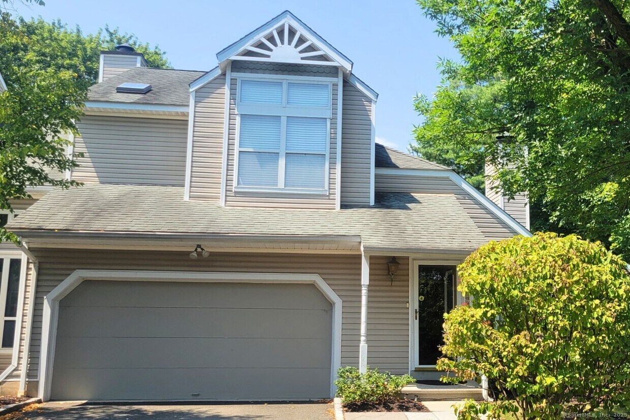 Foto principal - 162 Colonial Rd