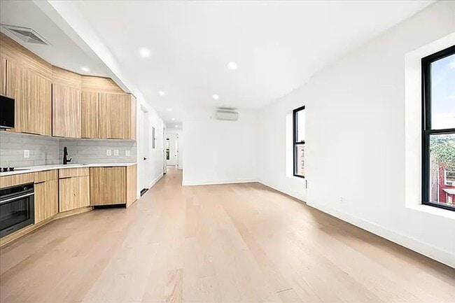 Building Photo - 411 11th St