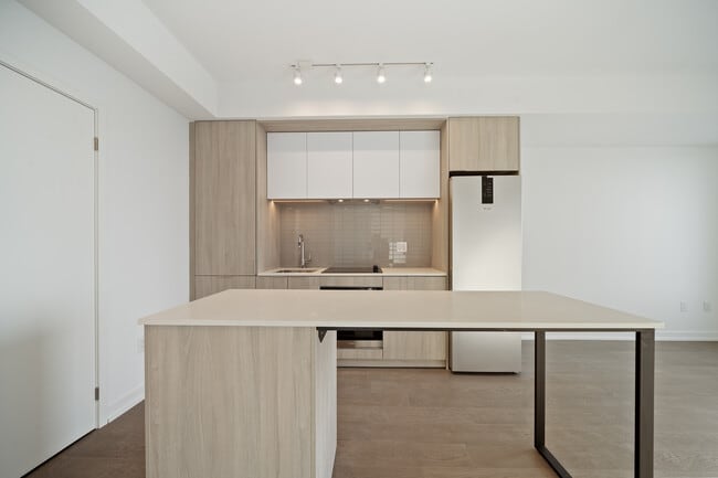 Building Photo - 395 Square One Dr