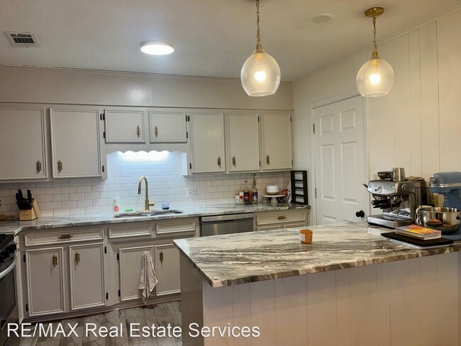 Building Photo - 3 br, 2 bath House - 7802 Hobbs Drive