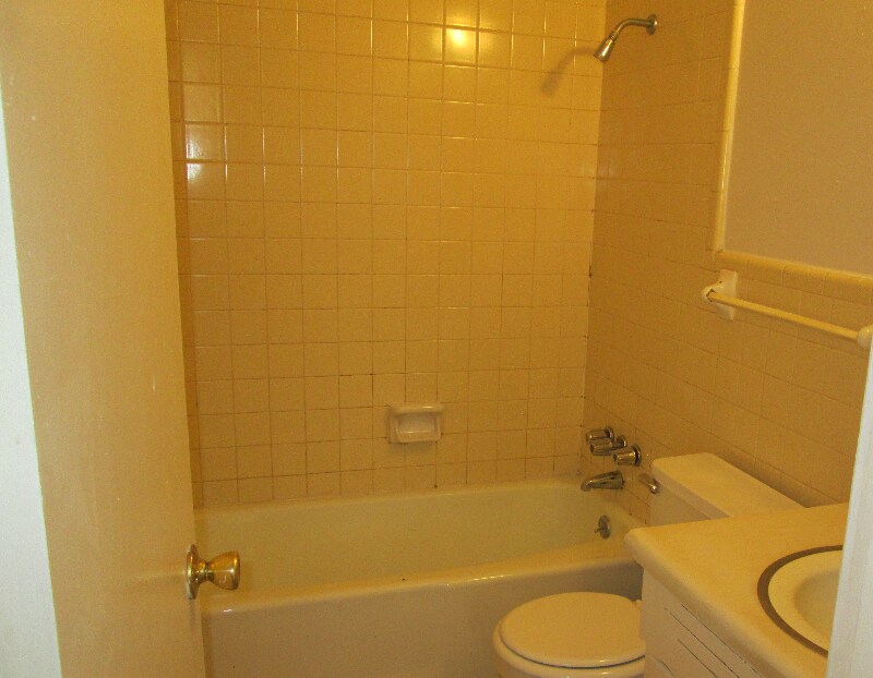 519 W Main St, Azle, TX 76020 Room for Rent in Azle, TX