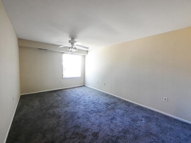 Building Photo - Spacious 3BR/1BA Condo in Lochearn