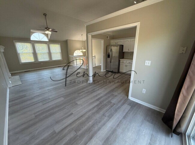 Building Photo - 308 NE Topaz Dr