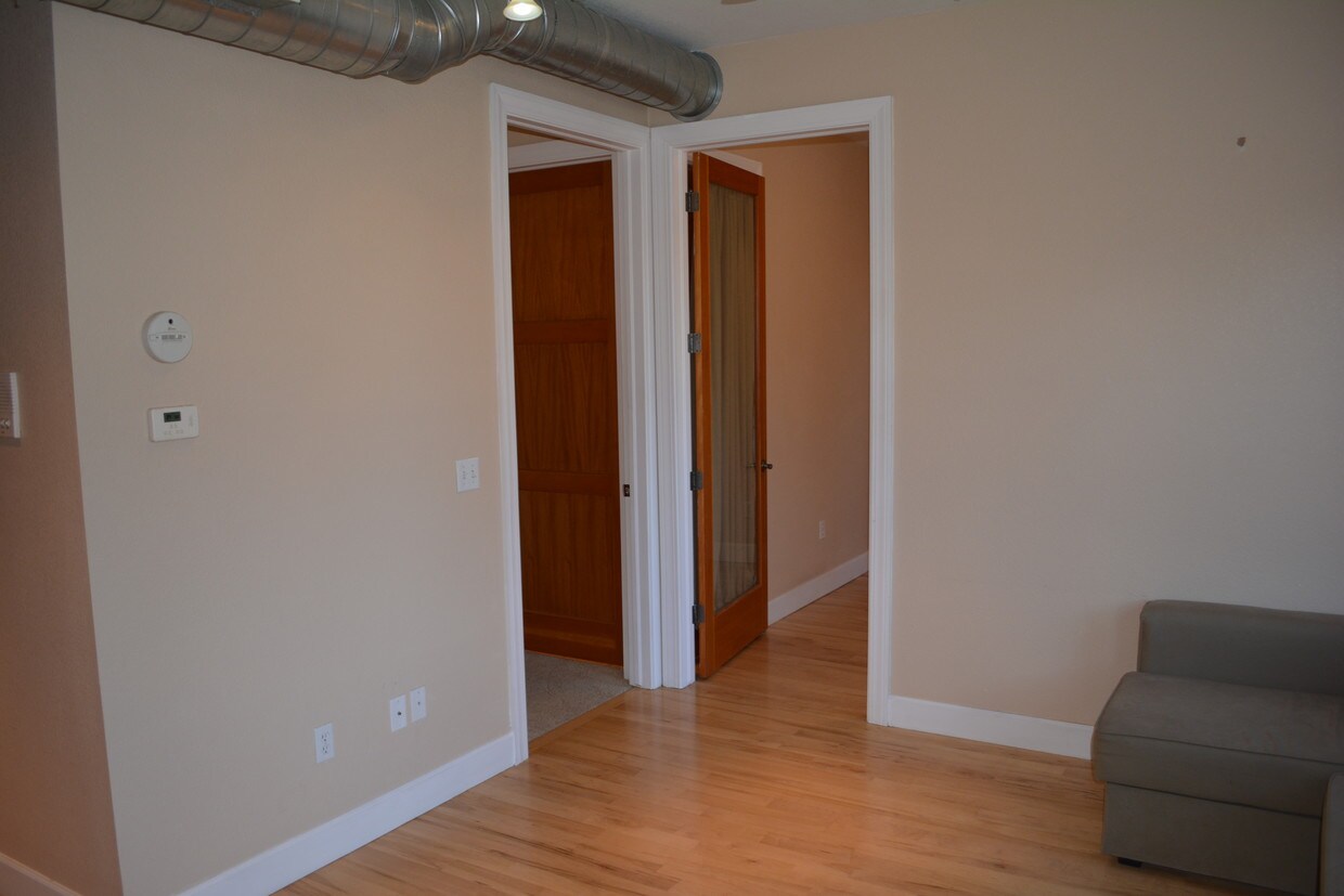 Primary Photo - 261 Pine St