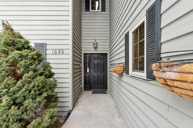Foto del edificio - 3 bedroom, 2.5 bath townhome, close to Whi...