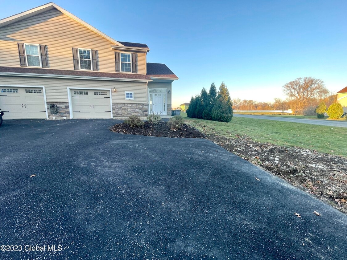 619 Boght Rd, Cohoes, NY 12047 Townhome Rentals in Cohoes NY