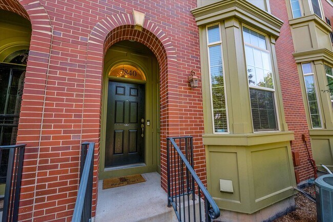Foto del edificio - Gorgeous Townhouse In Stapelton - Availabl...