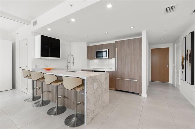 Foto del edificio - 401 N Birch Rd