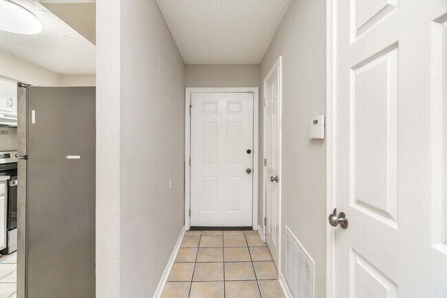 Building Photo - 118 Ladbrook Ln
