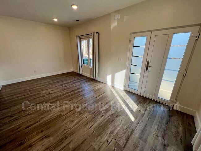 Foto del edificio - 32 Beverly Hills Dr