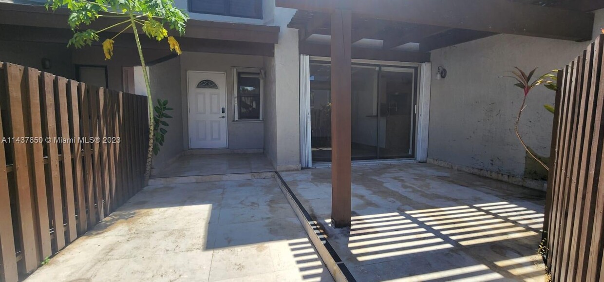 Primary Photo - 10286 NW 9th St Cir