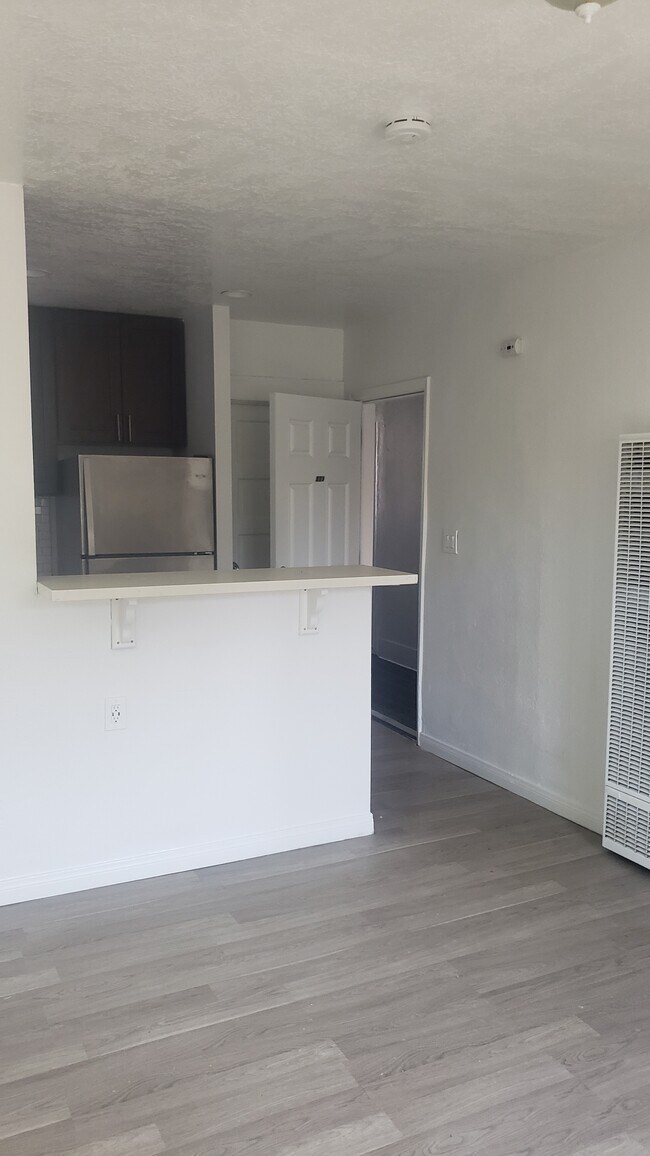 Foto del edificio - 519 W 8th St
