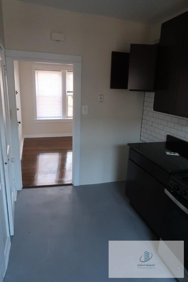 Building Photo - 4235 N Lamon Ave