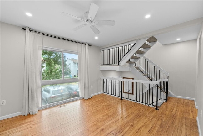 Foto del edificio - "Charming 4-Bed Townhouse with Granite Tou...