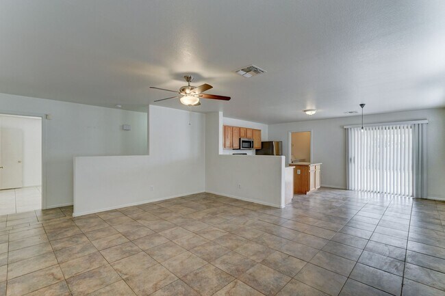 Building Photo - COMING SOON! Spacious 3 Bed 2 Bath home in...