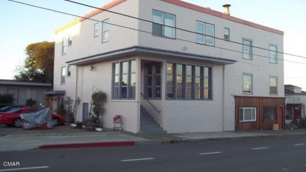 Primary Photo - 138 E Oak St
