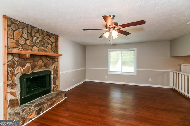 Building Photo - 590 Mary Erna Dr