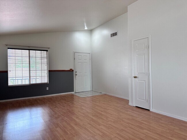 Foto del edificio - Location, Location! Prime Silverado Ranch Living  Welcome to this gorgeous single-story home in t...