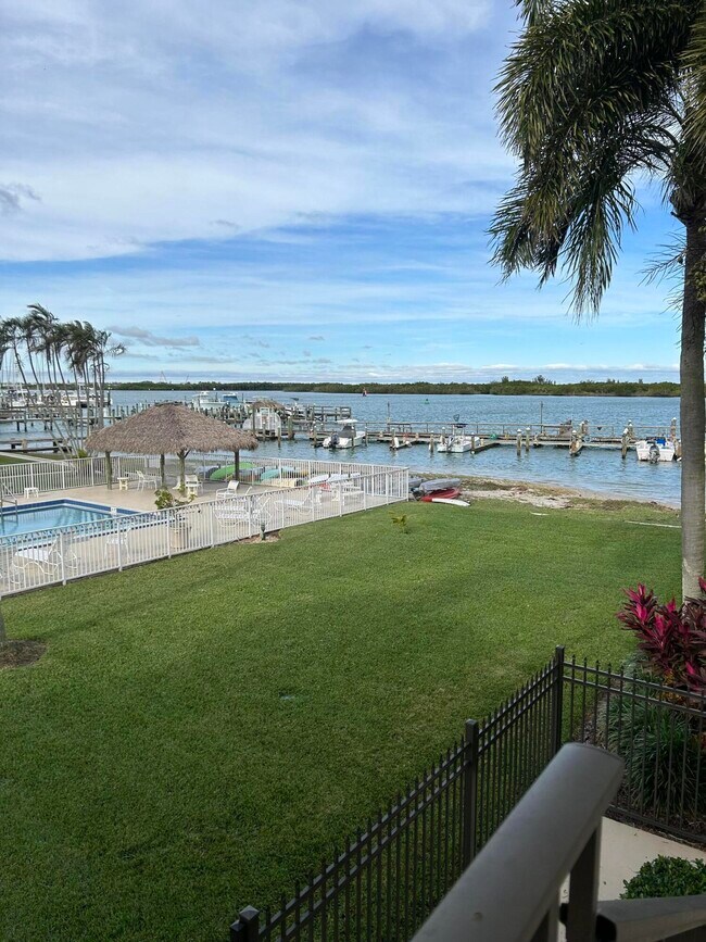 Foto del edificio - 1300 Seaway Dr