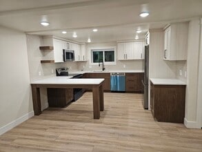 Building Photo - 156 E 2nd S