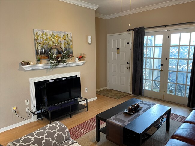 Building Photo - 8055 Cambridge St