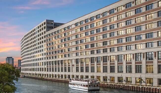 Foto del edificio - 900 N Kingsbury St