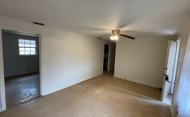 Building Photo - 1205 Mobile Ave