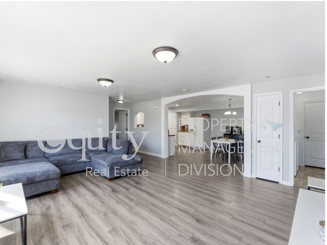 Foto del edificio - 3812 E Rock Creek Rd
