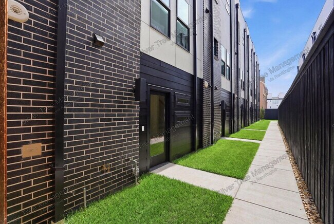 Building Photo - 4526 Cabell Dr