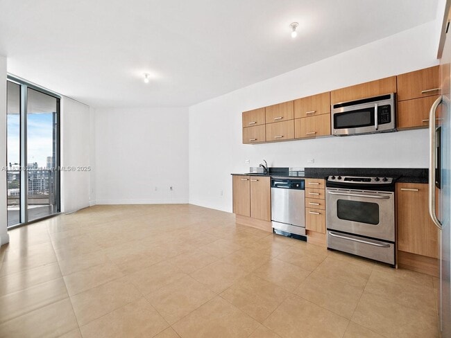 Building Photo - 350 S Miami Ave