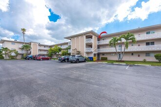 Building Photo - 2615 Garden Dr N
