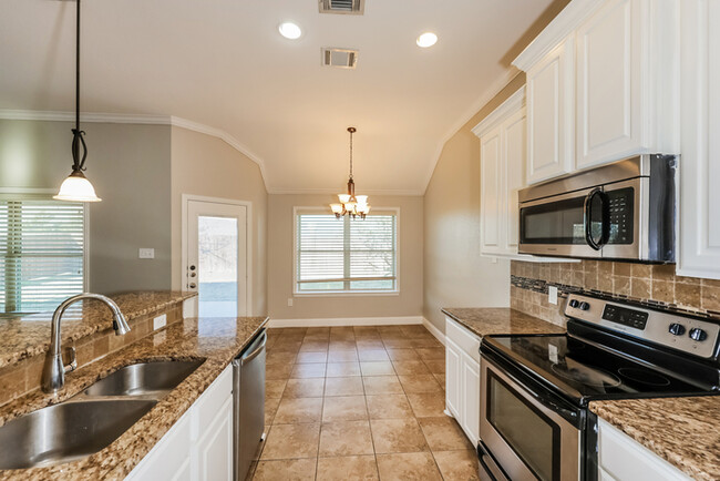 Foto del edificio - 3-Bedroom Home in Waxahachie, TX