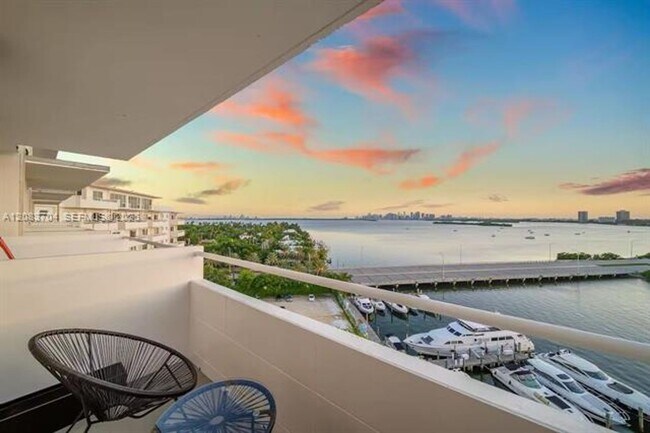 Foto del edificio - 7904 West Dr
