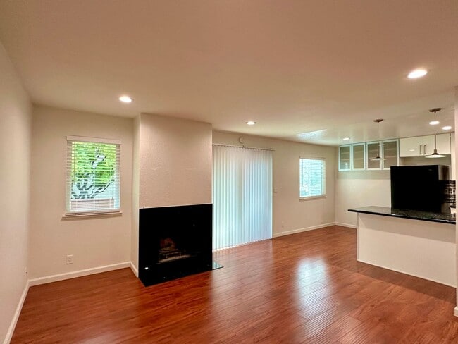 Building Photo - $2990 Stunning Remodeled 2BR/2BA Condo in ...