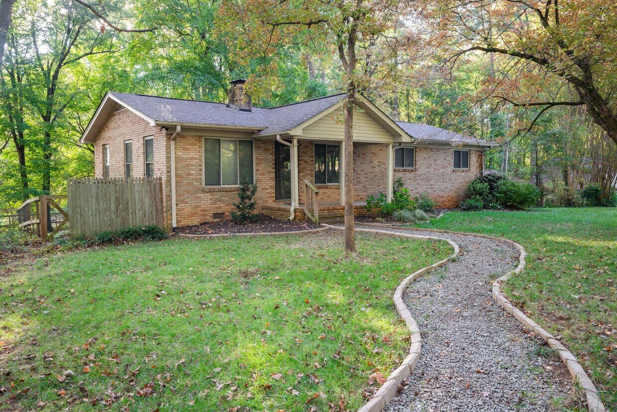 Foto principal - Secluded 4 Bed home near Concord Mills