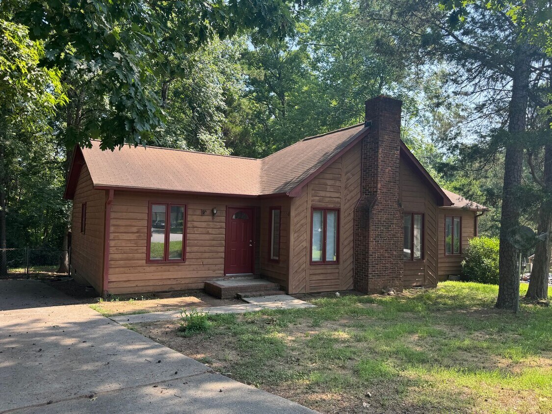 Great three bedroom, two bath house. Great... - Great three bedroom, two bath house. Great...