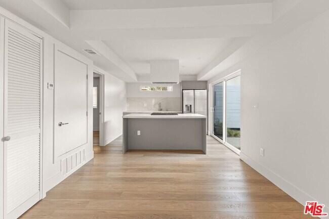 Foto del edificio - 1752 N Van Ness Ave