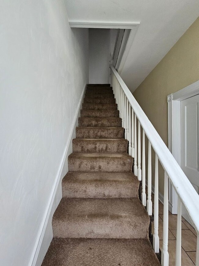 Building Photo - Cute Three Bedroom One and a Half Bath  Duplex in Historic Port Norfolk