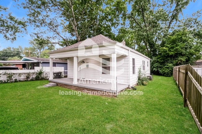 Building Photo - 3618 N Hawthorne Ln